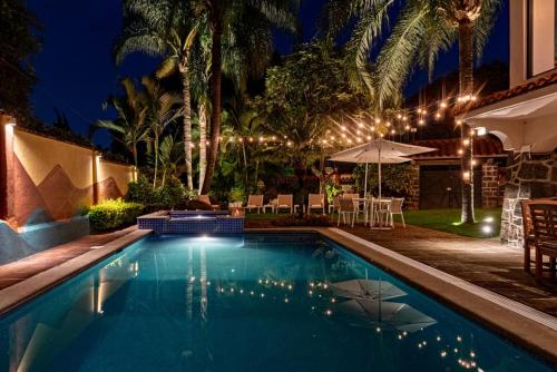 مسبح, Majestic Colonial Villa Private Pool Jacuzzi and Gardens in Bellavista