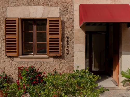 مدخل, Marton Turisme de Interior in فالاديموسا