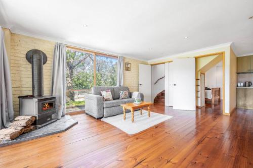 Serene Retreat 3 Cottages with Pool and Mountain Views in Wonga Park