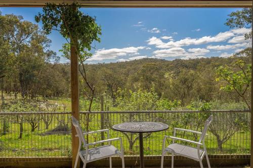 Serene Retreat 3 Cottages with Pool and Mountain Views in Wonga Park