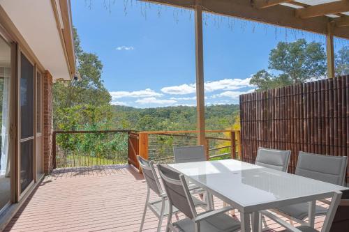 Serene Retreat 3 Cottages with Pool and Mountain Views in Wonga Park