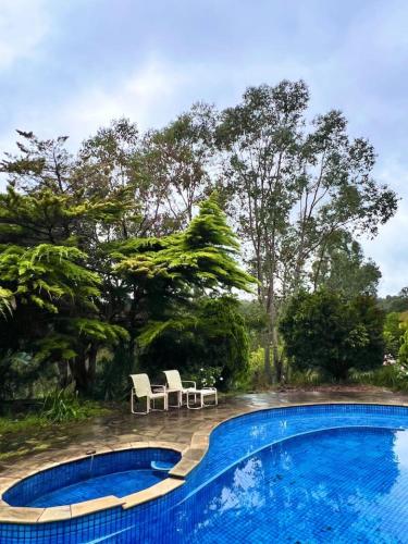 Country Charm Cottage with Pool and Forest Views in Wonga Park