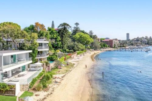 Exterior view, Winanga House, Sydney Harbour in Point Piper