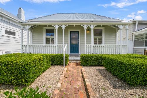 Best of Both Worlds Gorgeous Villa near Beaches, Auckland (photo 8)