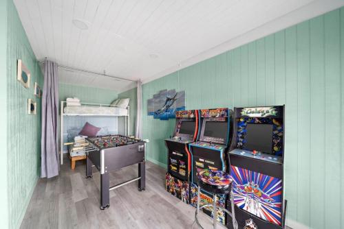 Waterfront canal with stunning pool and direct fishing access – khách sạn tại West Galveston