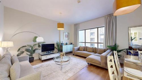 Vacationer Holiday Homes I Luxury 2 Bedroom Apartment I Marina View I Steps from JBR Beach, Dubaj (zdjęcie 2)