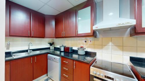 Vacationer Holiday Homes I Luxury 2 Bedroom Apartment I Marina View I Steps from JBR Beach, Dubaj (zdjęcie 6)
