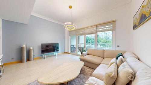 Vacationer Holiday Homes l Chic 1 Bed l Palm Jumeirah l Free Beach Access, Дубай (фото 8)
