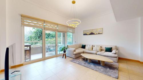 Vacationer Holiday Homes l Chic 1 Bed l Palm Jumeirah l Free Beach Access, Дубай (фото 10)
