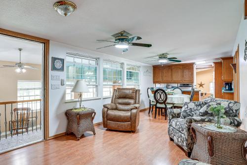 Pet the Sheep! Rural and Spacious Polk City Retreat in Auburndale (FL)