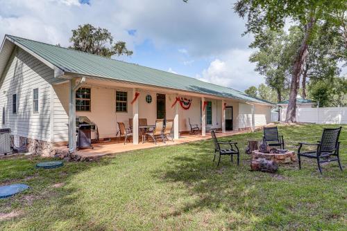 Pet the Sheep! Rural and Spacious Polk City Retreat in Auburndale (FL)
