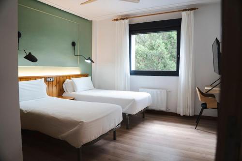 2 twin beds