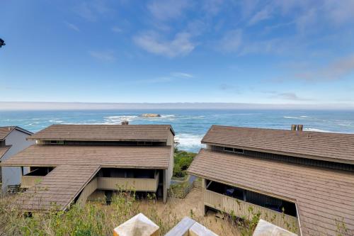 Steps to Otter Crest Beach: Studio w/ Resort Perks in Otter Rock (OR)