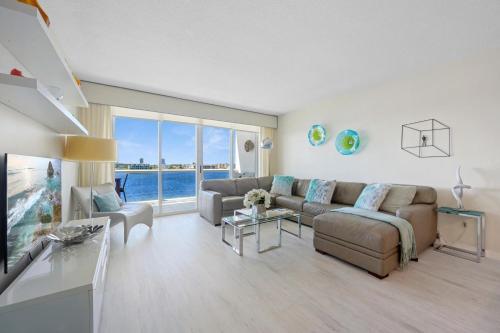 Golden Bay 506 in Miami Beach, USA