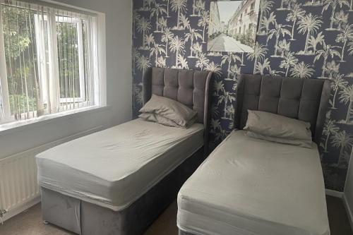 4 Bedroom House - Sleeps 6 - Garden Bbq Parking gîte à louer Stechford