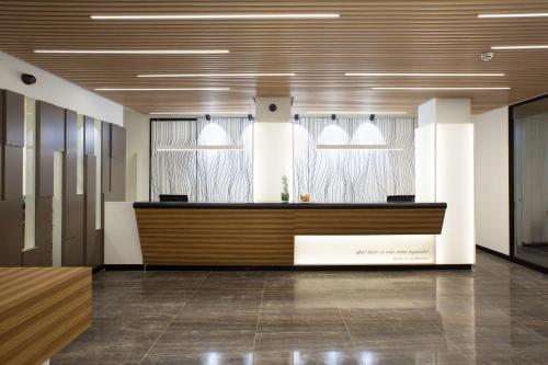 Hotel NH Bretón