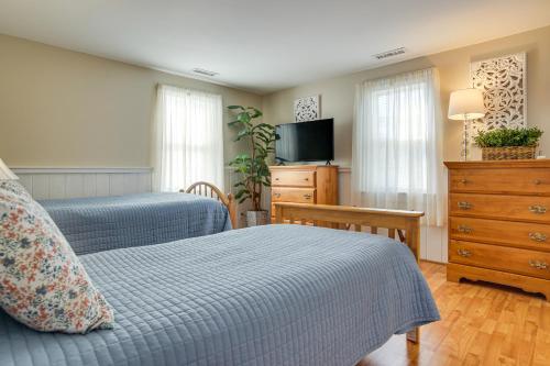 Walk to Craigville Beach: Cape Cod Gem w/ Patio - Tap to explore photos