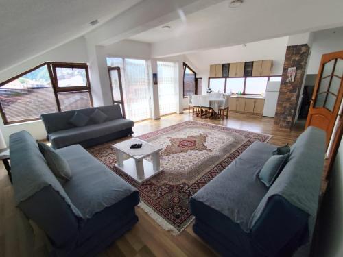 ทัศนียภาพภายนอกโรงแรม, White Apartment in พริซเซ่น