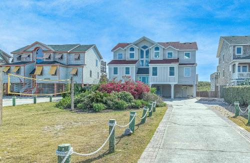 Still Salty - Nags Head MP 11 Oceanfront Ocean View Pool Tiki Bar Hot Tub Pets OK Flex Stays - image 2