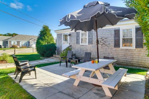 Contemporary Cottage - Walk to Craigville Beach! - image 13
