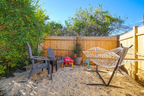 Contemporary Cottage - Walk to Craigville Beach! - image 2