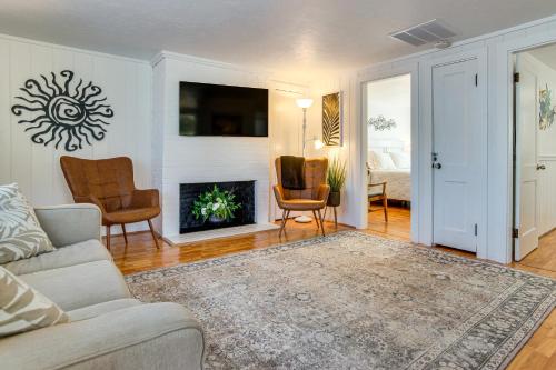 Contemporary Cottage - Walk to Craigville Beach! - image 10