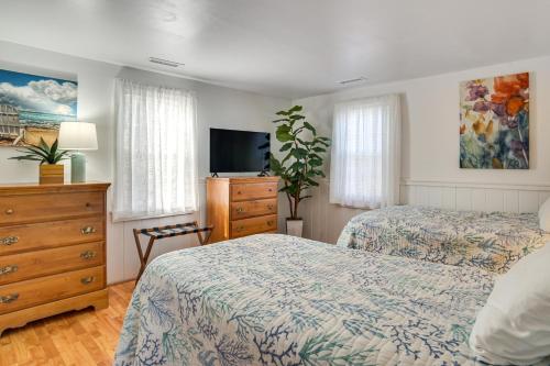 Contemporary Cottage - Walk to Craigville Beach! - image 14