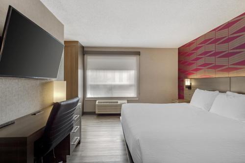 Best Western Plus West Edmonton Room Type - King Suite with Sofa Bed and Kitchenette - Non-Smoking Best Western Plus West Edmonton Room Type - King Suite with Sofa Bed and Kitchenette - Non-Smoking