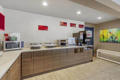 Best Western Plus West Edmonton - image 3