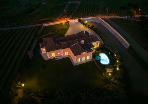 ทัศนียภาพภายนอกโรงแรม, VILLA ALTUS near Ericeira with swimming pool, jacuzzi and 2 games room in เอนการ์นาเชา