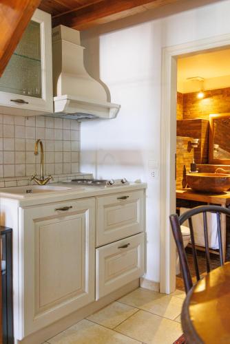 Lithos Stone Suites in Omales