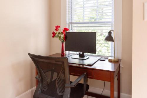 Sunny Efficiency In Historic Home in Durham, USA
