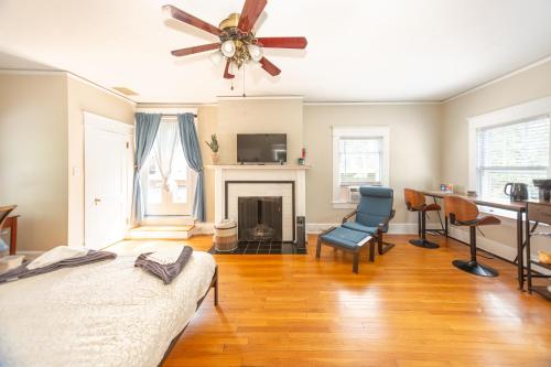 Sunny Efficiency In Historic Home in Durham, USA