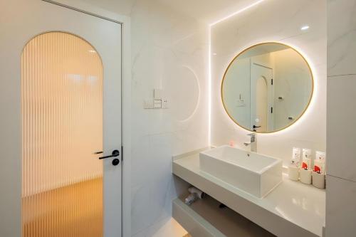 Shanghai Hills & Serendipity Family Homestay with 3 Bedrooms Near Line4&8 South Xizang Rd, Shanghai (Foto 7)