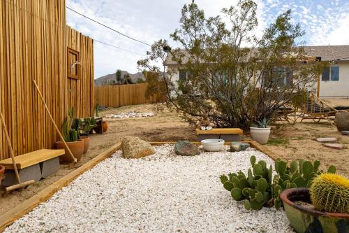 The Quails Nest, Dreamy Backyard,10 Mins To Jtnp in Joshua Tree, USA