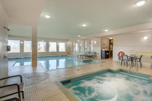 Best Western Plus Sherwood Park - 숙소 외관