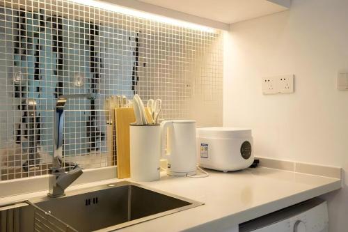 Shanghai Hills & Serendipity Artisanal Glass Downtown Suite close to Metro Line10, Shanghai (photo 8)