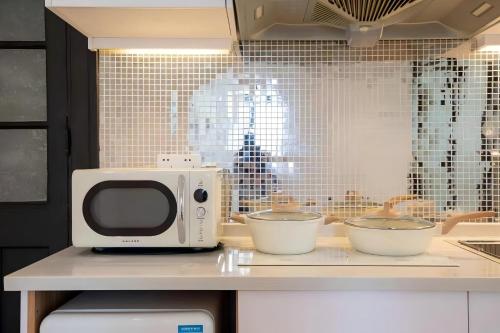 Shanghai Hills & Serendipity Artisanal Glass Downtown Suite close to Metro Line10, Shanghai (photo 9)