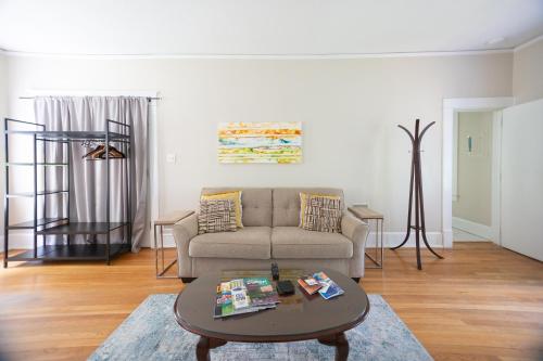 Spacious 2br In Grand Old Home, Downtown Durham in Durham, USA