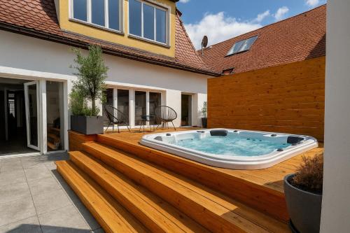NAMASTÉ Homes - Luxus-Apartment mit Whirlpool & Garage in Bad Windsheim, Deutschland