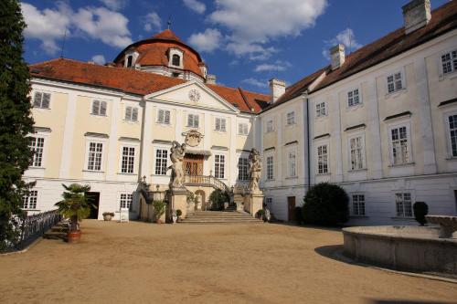 Cyklochata in Štítary