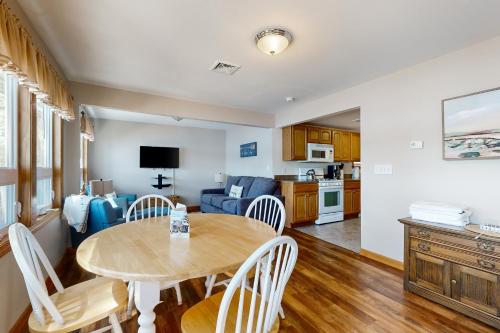 Leavitt Road Cottages - image 12