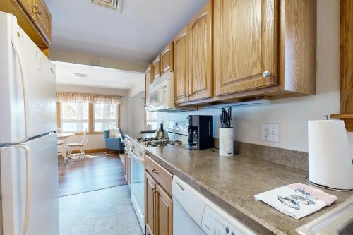 Leavitt Road Cottages - main image
