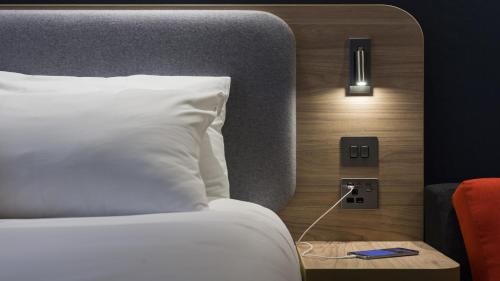 Holiday Inn Express Windsor an IHG Hotel - image 19