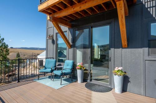 Skats, The Perch Rooftop Sky Lounge, Mountain Views in Philipsburg (MT)