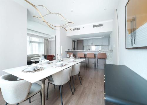 Downtown Dubai sleeps 4 close to Dubai Mall, Дубай (фото 8)