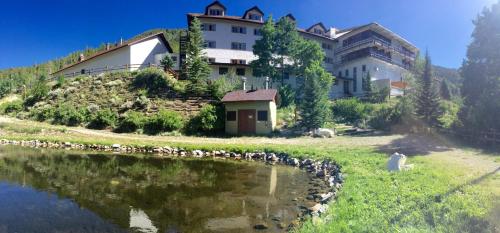 Monarch Mountain Lodge - image 14