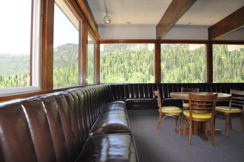 Monarch Mountain Lodge - image 5