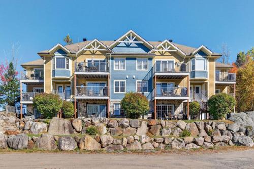 Condo familial Mont Blanc, acces ski in Ski out in Saint-Faustin-Lac-Carré (QC)