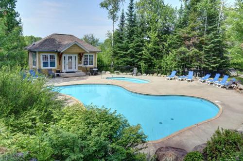 Condo familial Mont Blanc, acces ski in Ski out in Saint-Faustin-Lac-Carré (QC)